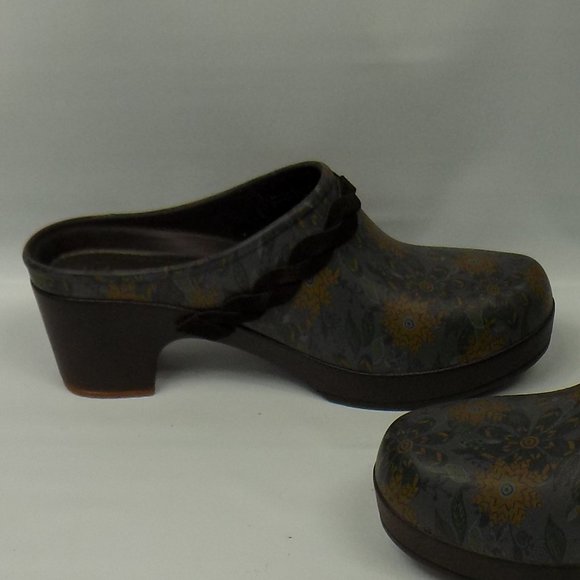 Crocs Sarah Flower Graphic Print Clog 203764-255 Women's Size 7 - Picture 6 of 15